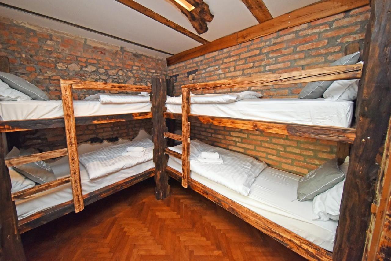 Hisa Stare Mame Bed & Breakfast